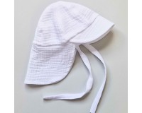 Balta muslino medvilnės kepurė su snapeliu, kaklo apsauga ir raišteliais 