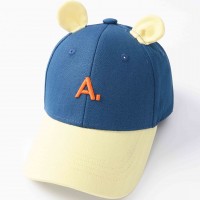 Vasarinė kepurė su snapeliu A (geltonos - mėlynos spl.)
